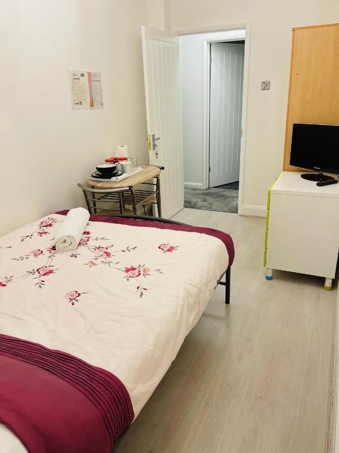 London Rooms With Free Parking 134 Edgware Exterior photo