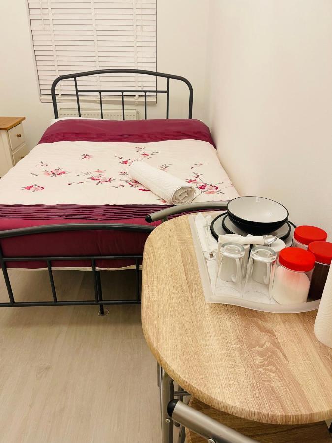London Rooms With Free Parking 134 Edgware Exterior photo