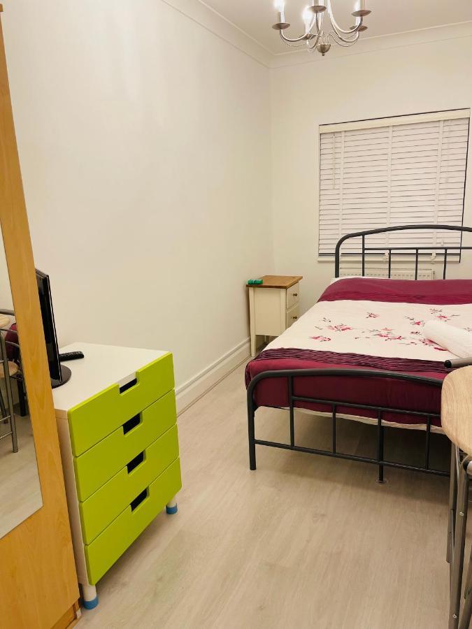 London Rooms With Free Parking 134 Edgware Exterior photo